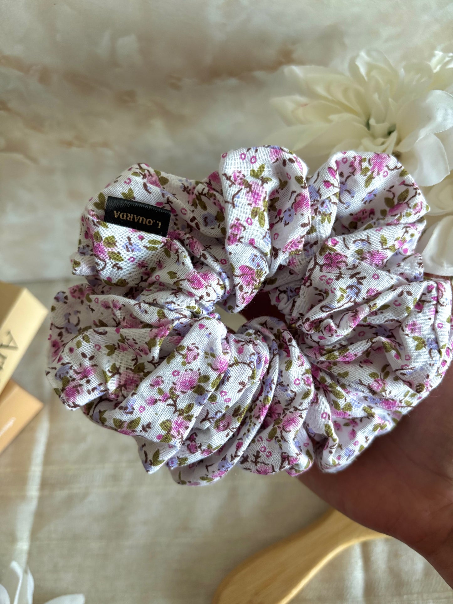 FLORA Scrunchie XL rosa Blümchen