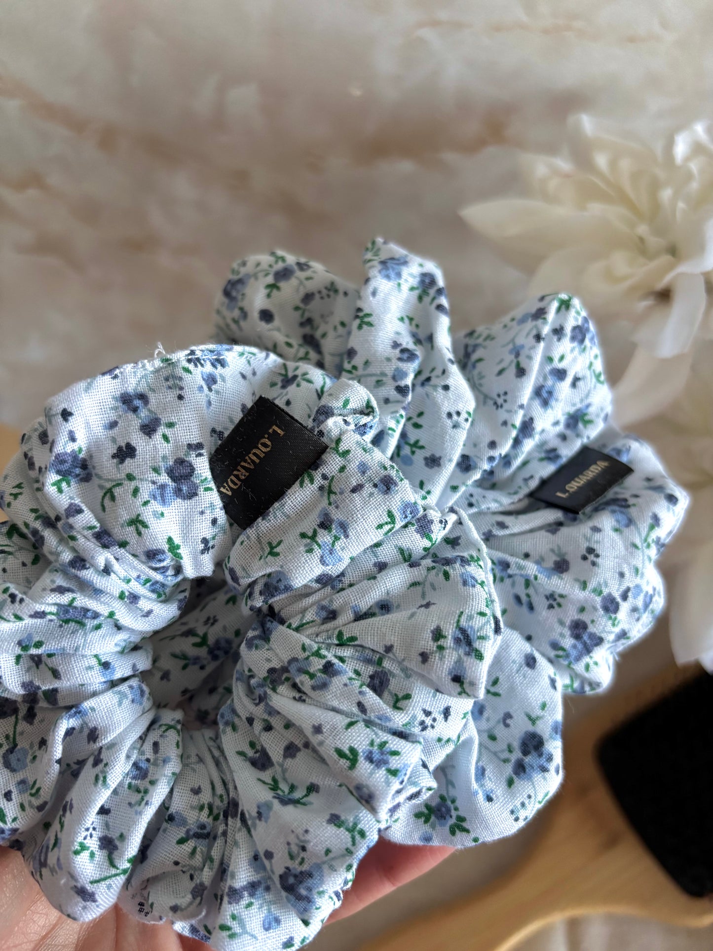 FLORA Scrunchie regular hellblau mit Blümchen