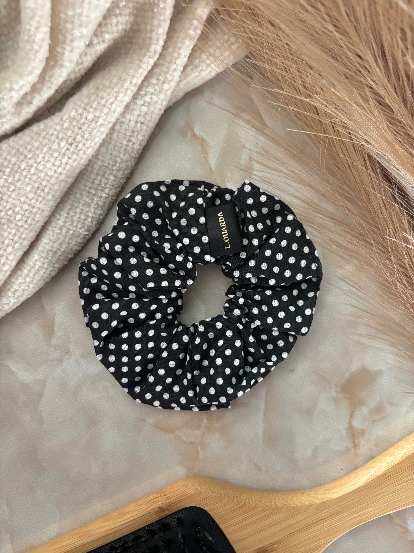 LIVIA Scrunchie regular schwarz mit Pünktchen