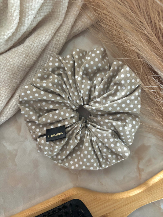 LIVIA Scrunchie XL beige mit Pünktchen