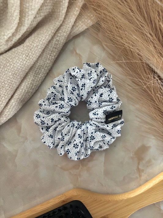 EVIA Scrunchie regular weiß mit blauen Blümchen