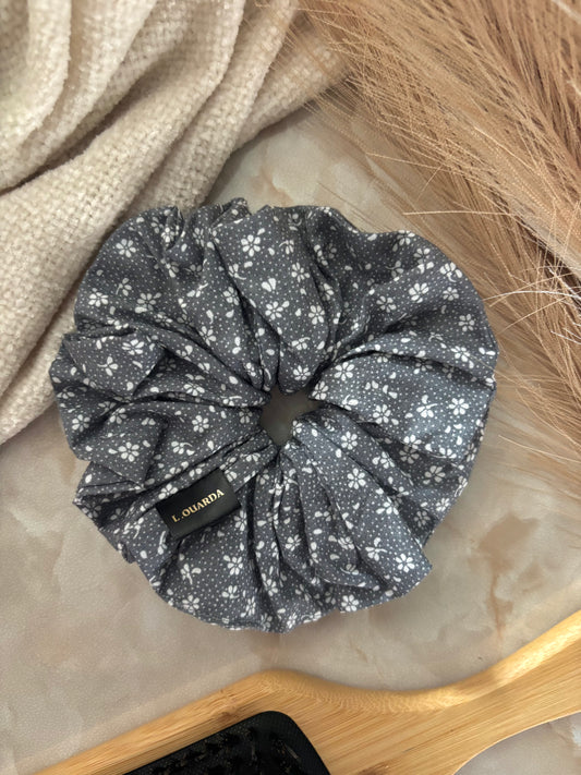 INES Scrunchie XL grau mit Blümchen