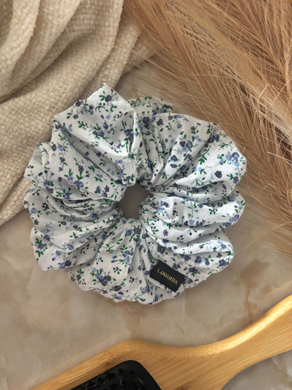 FLORA Scrunchie XL hellblau mit Blümchen